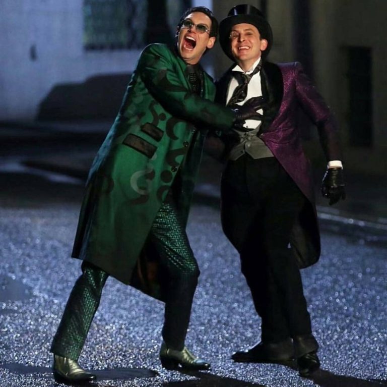 Ріддлер та Пінгвін в класичних костюмах у серіалі “Готем”